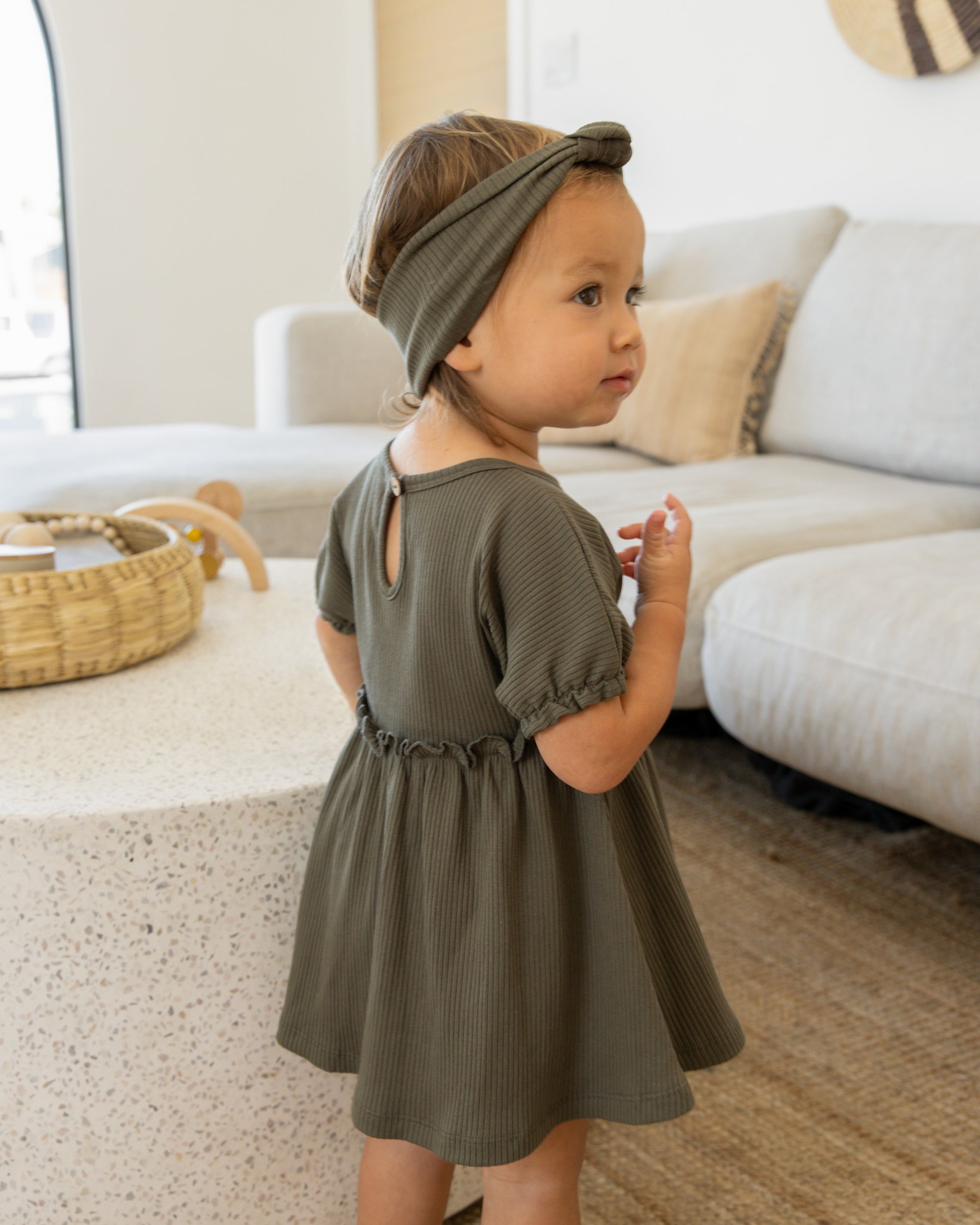 Quincy Mae Green Simple Short Sleeve Dress in